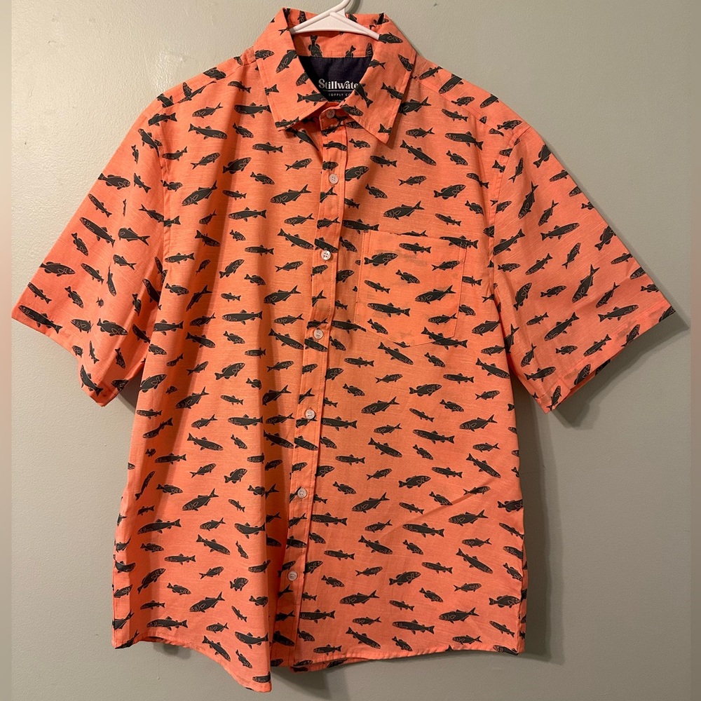 🏷️ Stillwater Supply Co. Short Sleeve Button Up Shirt Mens Medium Fish Print